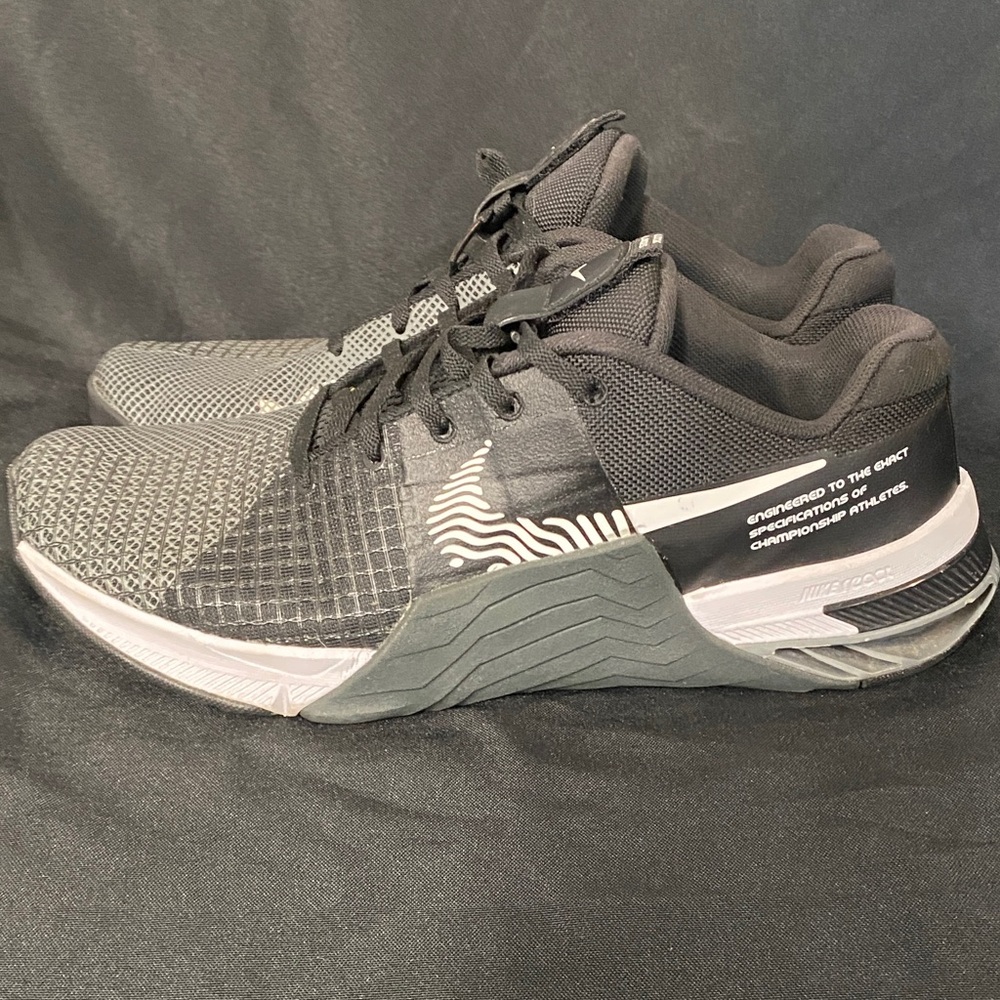 Nike Black and Gray Low-Top Running Shoes